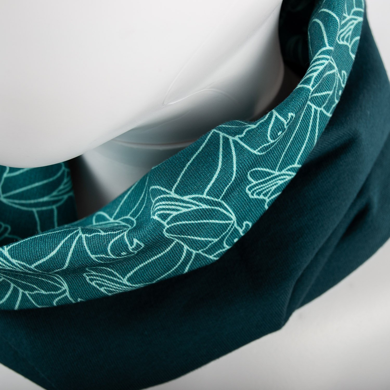 Dětský oboustranný nákrčník - papoušci na zelené - Obrázek 2